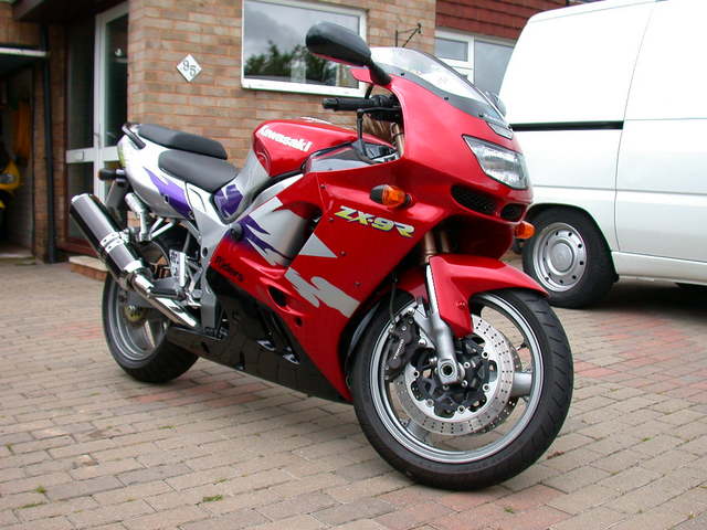 ZX9R B4